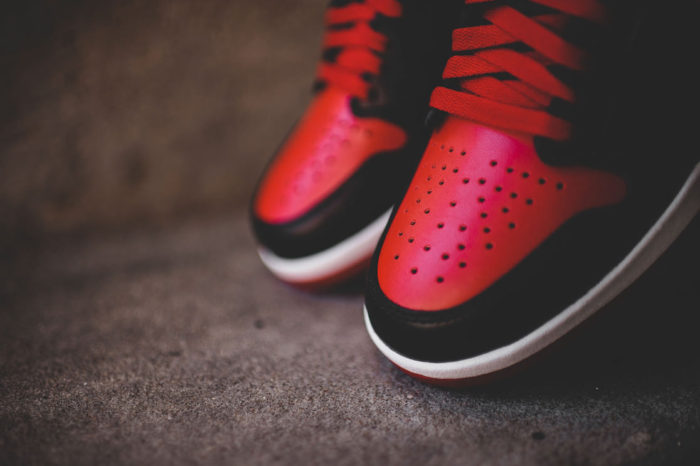 Air_Jordan_1_High_The_Return_Black_Gym_Red_empeigne