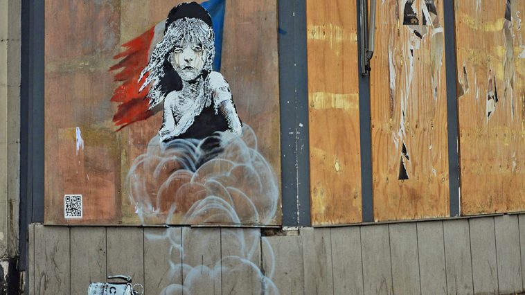 Banksy-Londres-Ambassade-France-Migrants-Calais