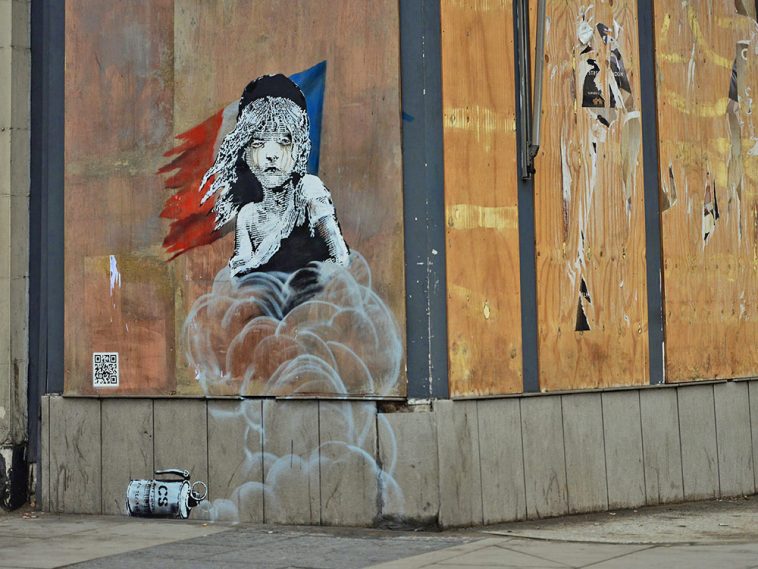 Banksy-Londres-Ambassade-France-Migrants-Calais