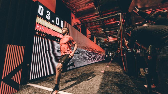 Pierre-Emerick Aubameyang test les animations du Palais of Speed