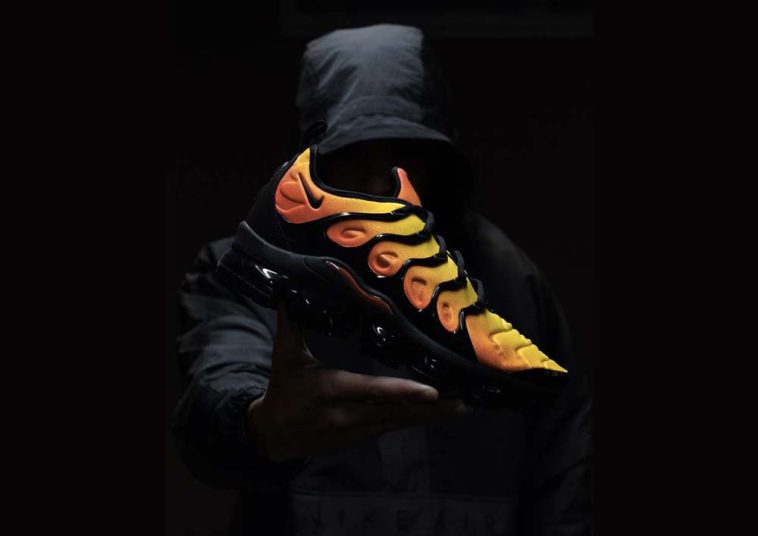vapormax plus tiger